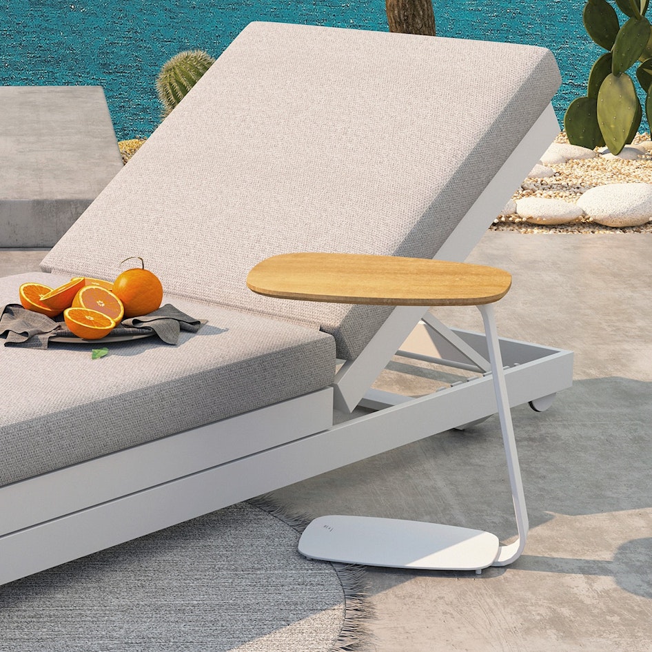 Gentle support table outdoors 01